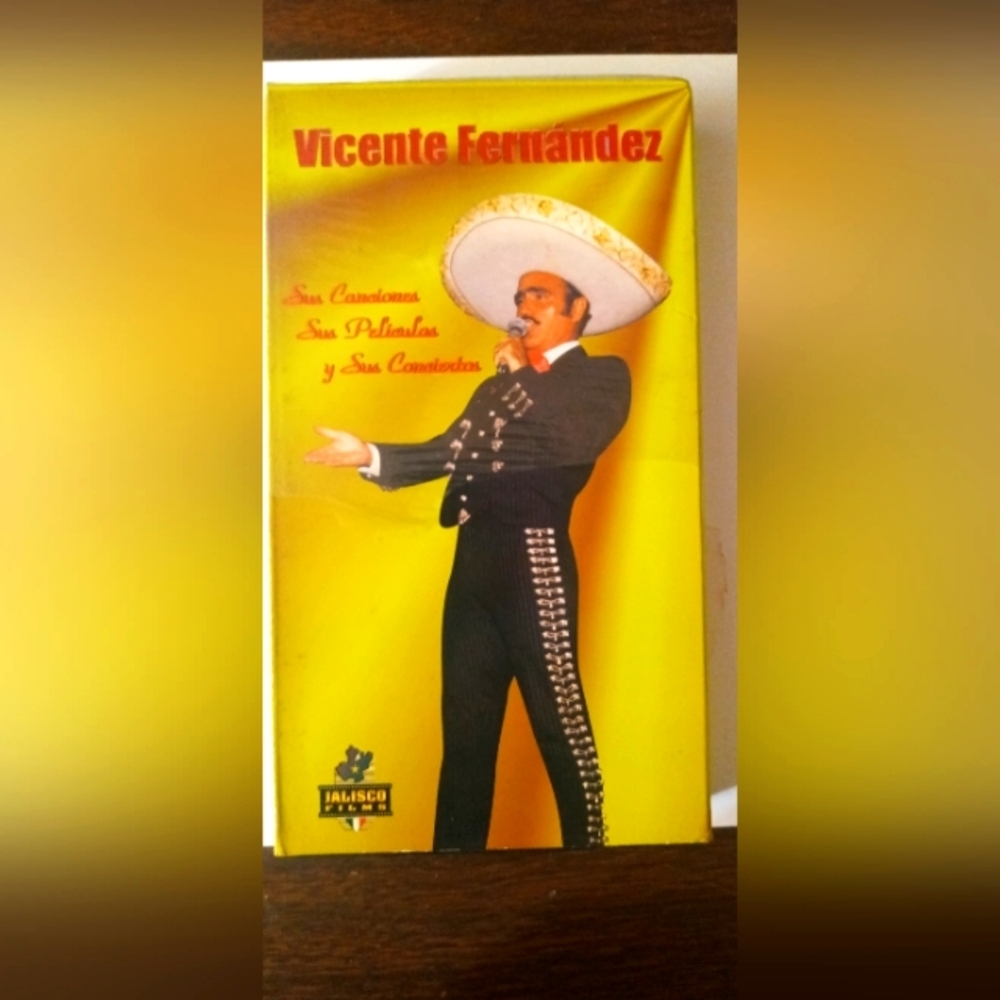 : Live Mariachi Performance (Yellow)